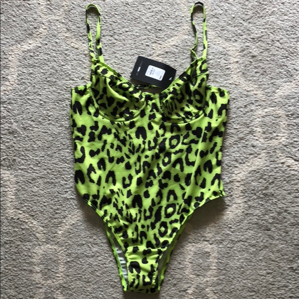 I’m selling this cute bathing suit!